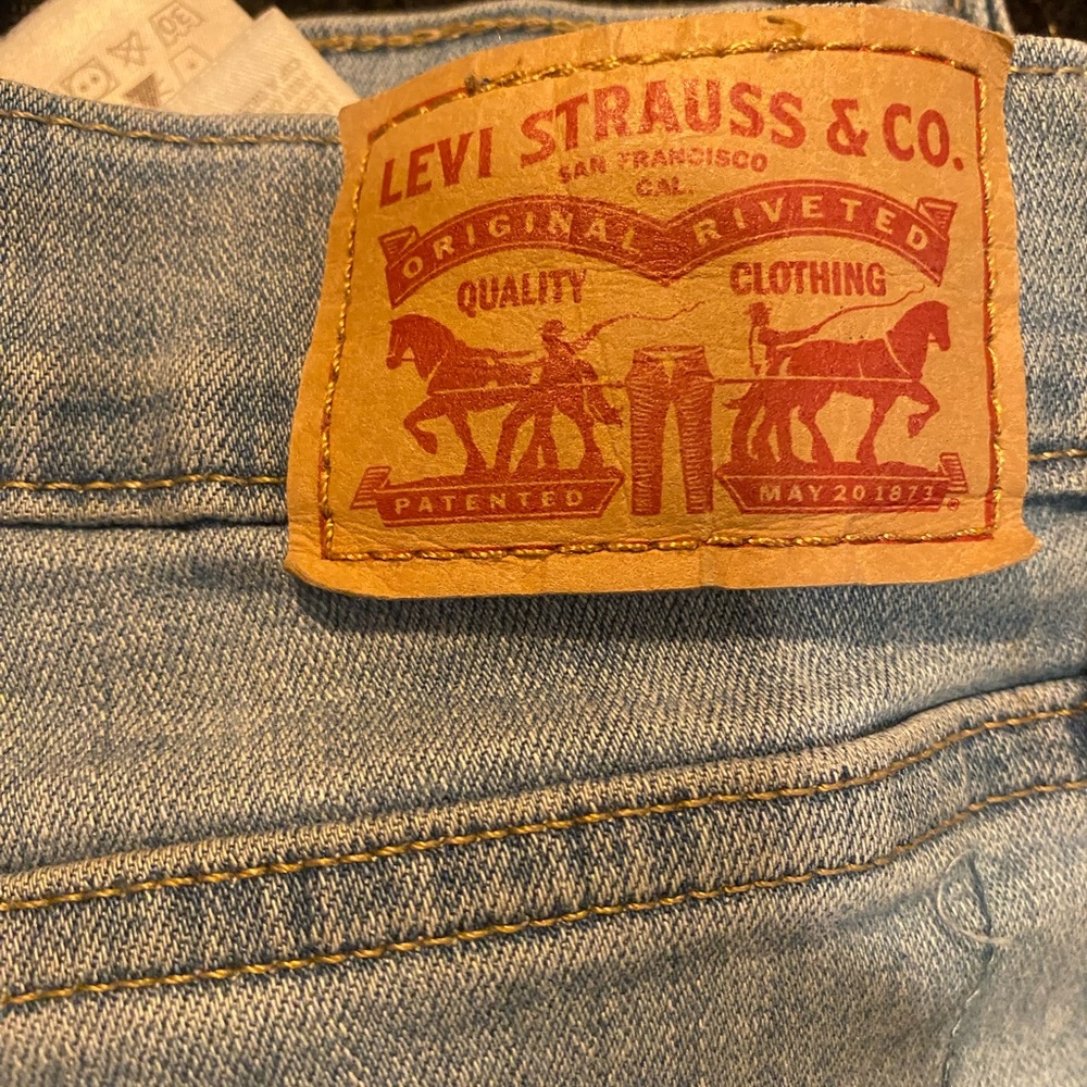 Levi High-Waisted Jeans